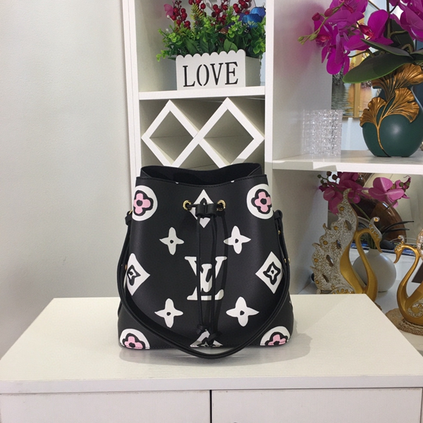 ルイヴィトンバッグ正面デザイン